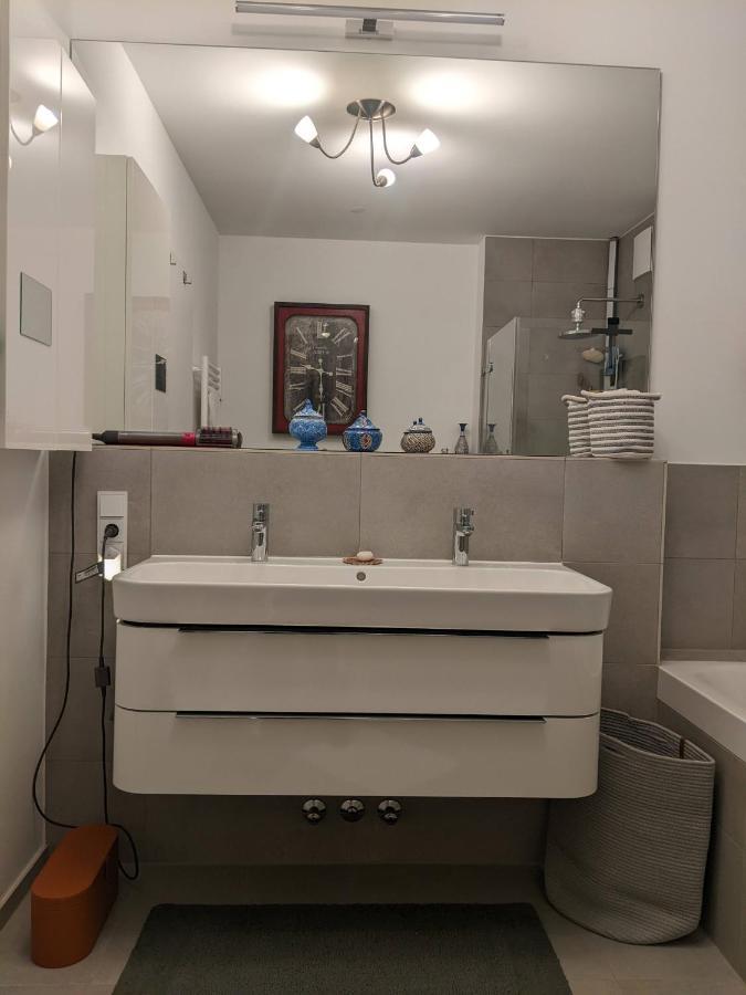 Either Private 2B2B Or Shared 1B1B, Luxury, Bright, Spacious Berlin Bagian luar foto